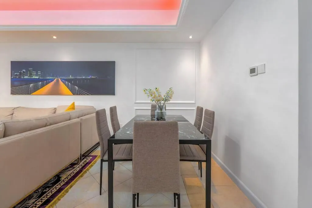 Sky High Lux 2 Bdr Dubai Marina Apartment